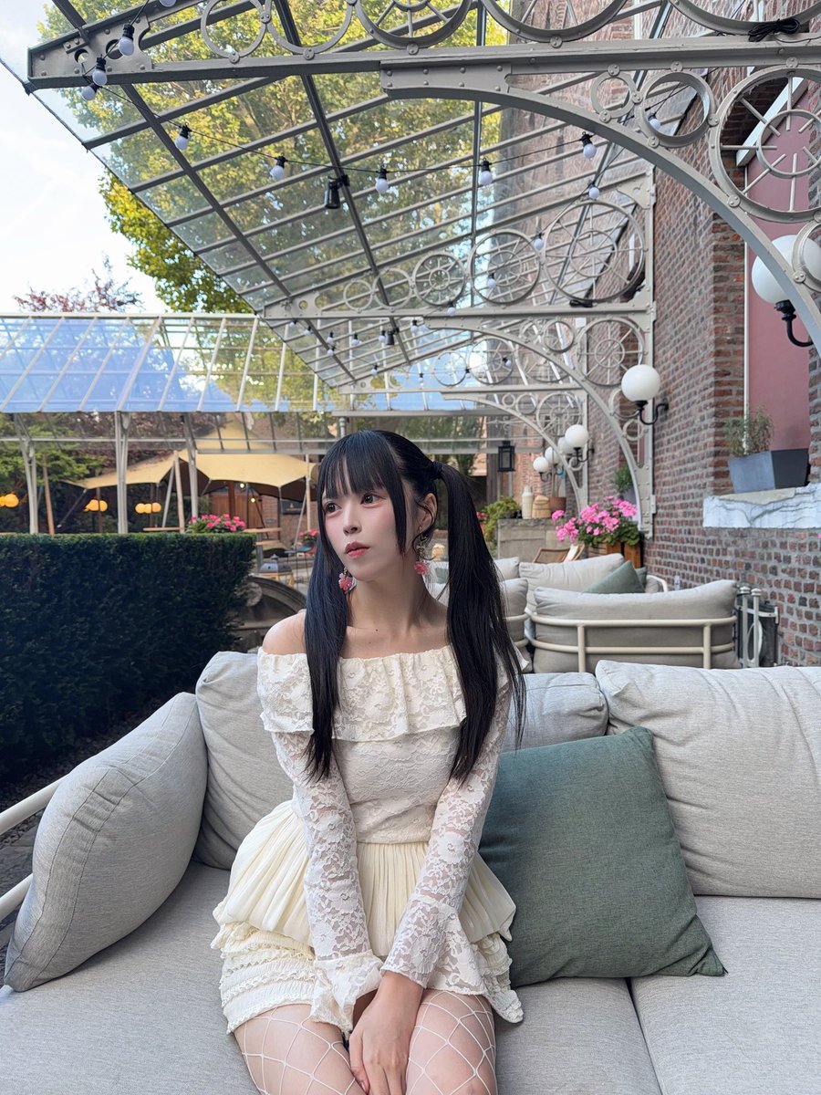 manami_rika74's tweet photo. おはようございます〜！
ベルギーに着弾！！こちら朝10時です！

今日は待ちに待ったベルギーでのライブ出演！！！🇧🇪🇯🇵✨

そして本日19:00〜(日本時間)
『Japan Day Liège 2026』のライブを
TikTok LIVEで配信します〜！！🎤🌍

日本人ゲストは私ひとり！
ドキドキだけど、ベルギーのみんなに
アニソンを届けられるのが楽しみです🥹🔥

ぜひ一緒に見届けてね〜〜！！🇯🇵❤️🇧🇪

待機🔗 https://t.co/7uecpvJe5s