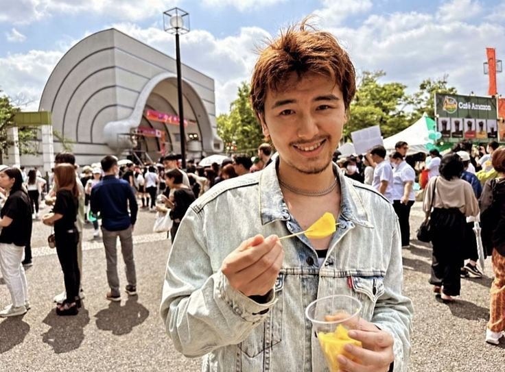 atzlas's tweet photo. OHH THE DENIM JACKET MAKING A COMEBACK 🥲

2023                                    2026 https://t.co/lhEokf7LT1