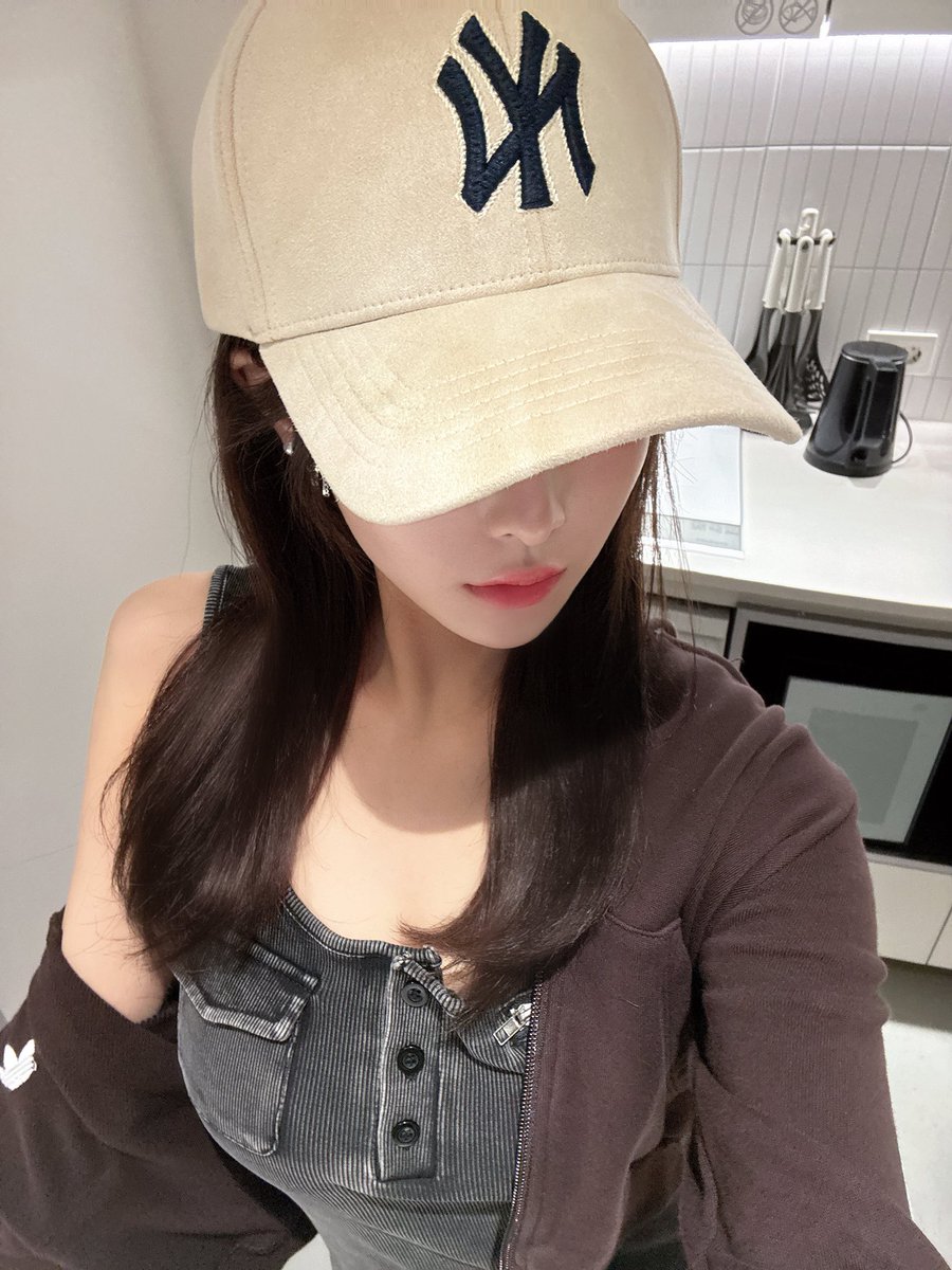 _redlye's tweet photo. 韓国で買ったMLBのキャップお気に入り🇰🇷♡

📍MLB聖寿店 https://t.co/ZdcEJqn22w