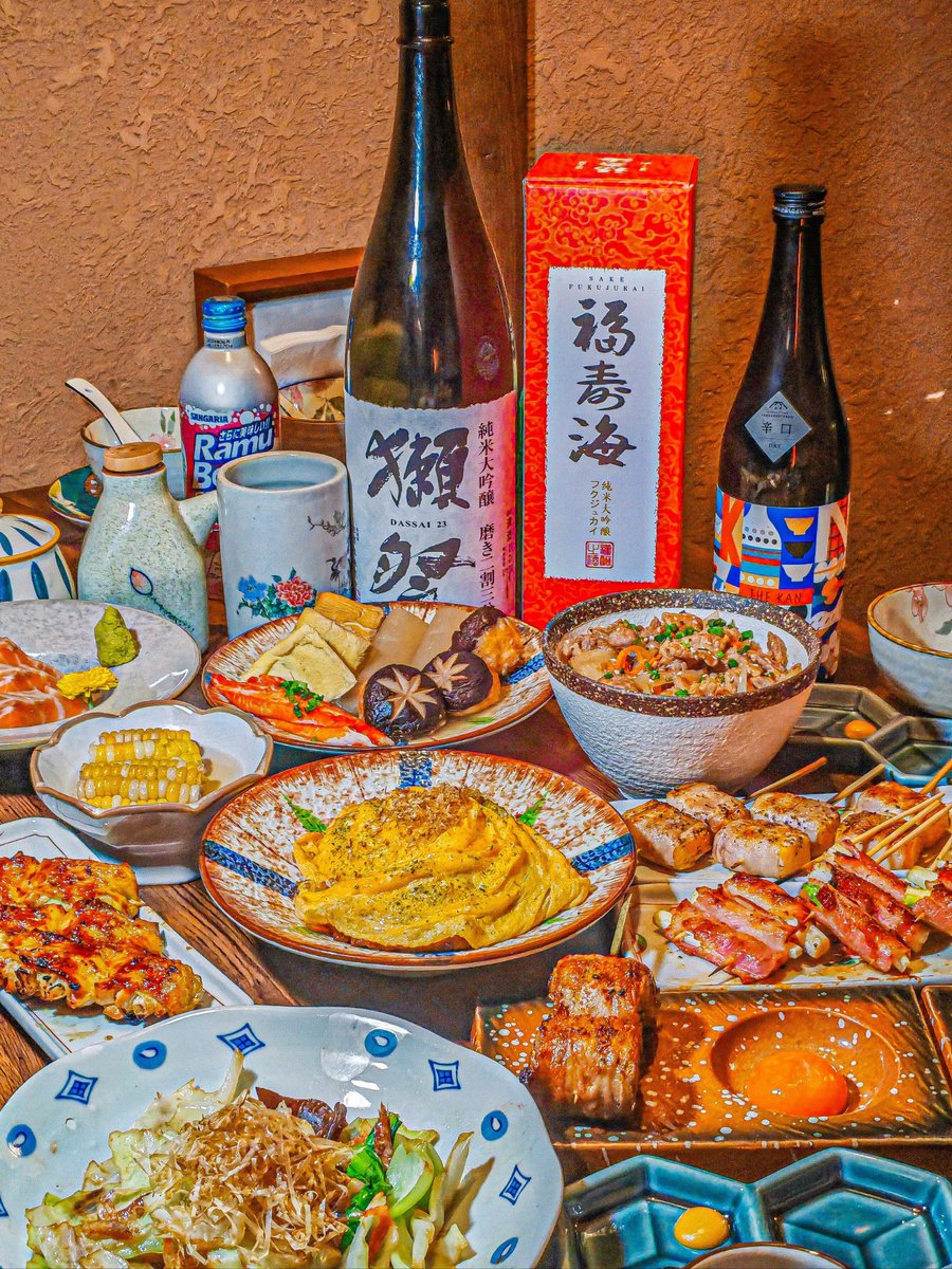 CheryleWangerin's tweet photo. [Late night cravings hit hard! Steamy miso ramen + warm oden in a tiny 24h alley eatery—just what the midnight order called for.  #MidnightBite]， https://t.co/N08nIVEWlC
