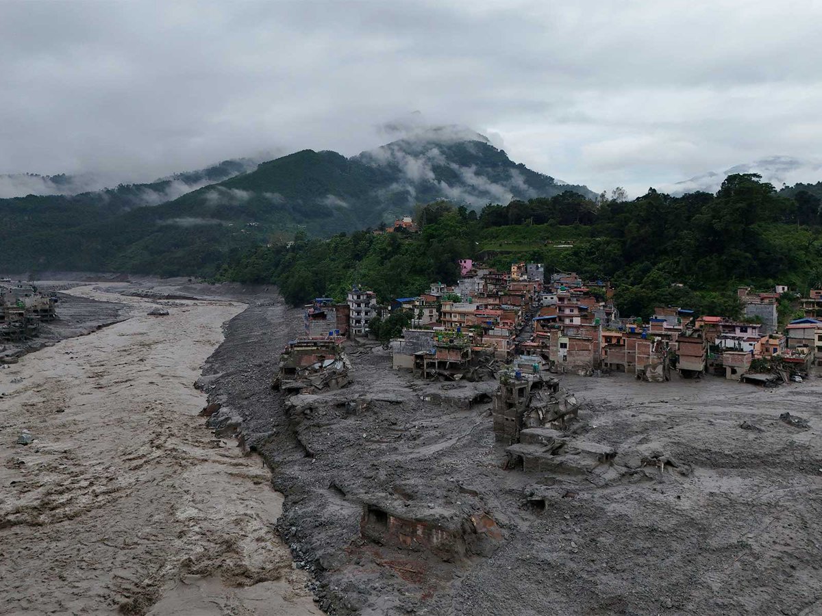 ani_digital's tweet photo. Inks slowly start to fade from faces on wall; one month after Nepal floods

Read @ANI Story | 
https://t.co/HdIH0gvPQk

#nepalflood #disasterrecovery #onemonth https://t.co/V2VGGKaBfp