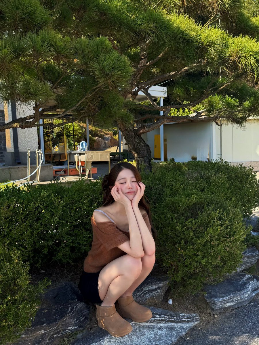 ivepics_'s tweet photo. wonyoung instagram update https://t.co/TwoQAdBrzN