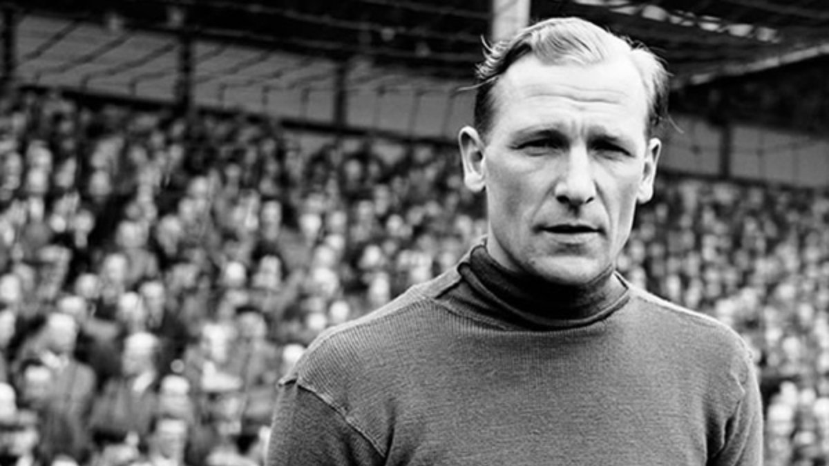 rogermeya's tweet photo. Ahir TV3 va emetre la pel·lícula «El porter» (The Keeper, 2018), de Marcus H. Rosenmüller. La trajectòria de Bert Trautmann, de soldat nazi a llegenda de la Premier League, és una de les històries més extraordinàries de redempció esportiva.

(1/7) https://t.co/N2GUODKF7m