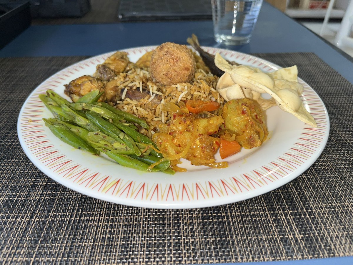 zigzagzigz73597's tweet photo. 千葉県松戸市　Ceylon star restaurant セイロンスターのビュッフェ。
ビリヤニも食べ放題で1500円とは安い！
また近くに行ったら寄りたいです☺️ https://t.co/L0uZRmTgVc