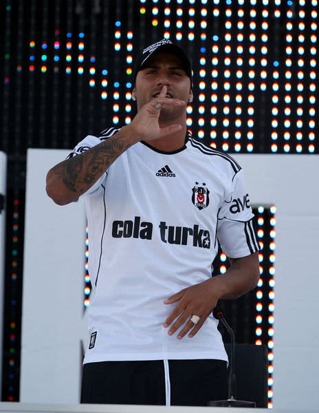 Eaglemedia__'s tweet photo. Bugün, unutulmaz futbolcularımızdan Ricardo Quaresma’nın doğum günü. 

Mutlu yıllar Ricardo Quaresma! 🦅 https://t.co/1Mexo5Yrt2