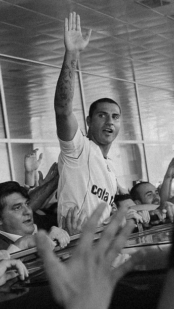 Eaglemedia__'s tweet photo. Bugün, unutulmaz futbolcularımızdan Ricardo Quaresma’nın doğum günü. 

Mutlu yıllar Ricardo Quaresma! 🦅 https://t.co/1Mexo5Yrt2