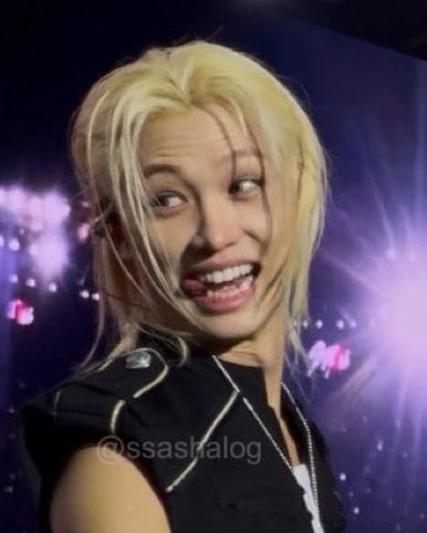 venuslixie's tweet photo. my fefe ur so silly … always be happy 🤏 https://t.co/kp5O4Ne1E3