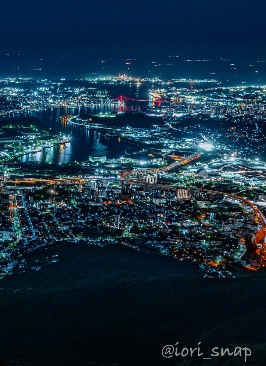 iori_snap's tweet photo. 日本の夜景ランキング1位の景色が美しすぎる https://t.co/IR8CT6Nupl