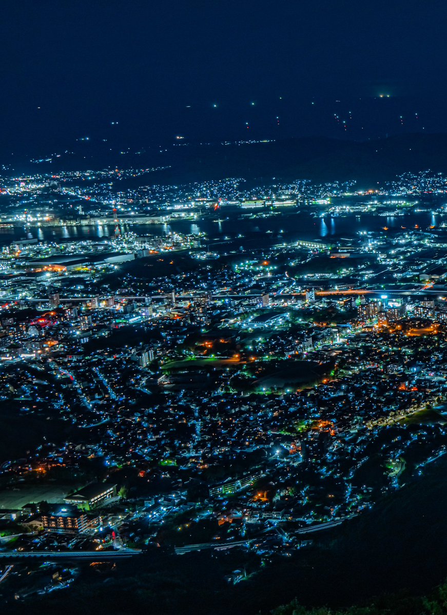iori_snap's tweet photo. 日本の夜景ランキング1位の景色が美しすぎる https://t.co/IR8CT6Nupl