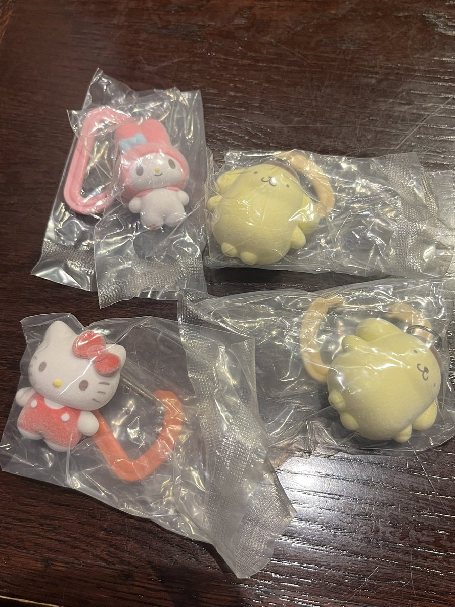 Xmrr01's tweet photo. サンリオ カラフルカラビナ マスコットチャーム ガチャ 交換

譲▶ キティ ポムポムプリン×2 マイメロ
求▶ ポチャッコ

横浜駅手渡しor郵送希望です。
お心当たりありましたらよろしくお願いいたします。 https://t.co/ybQKbc4K03