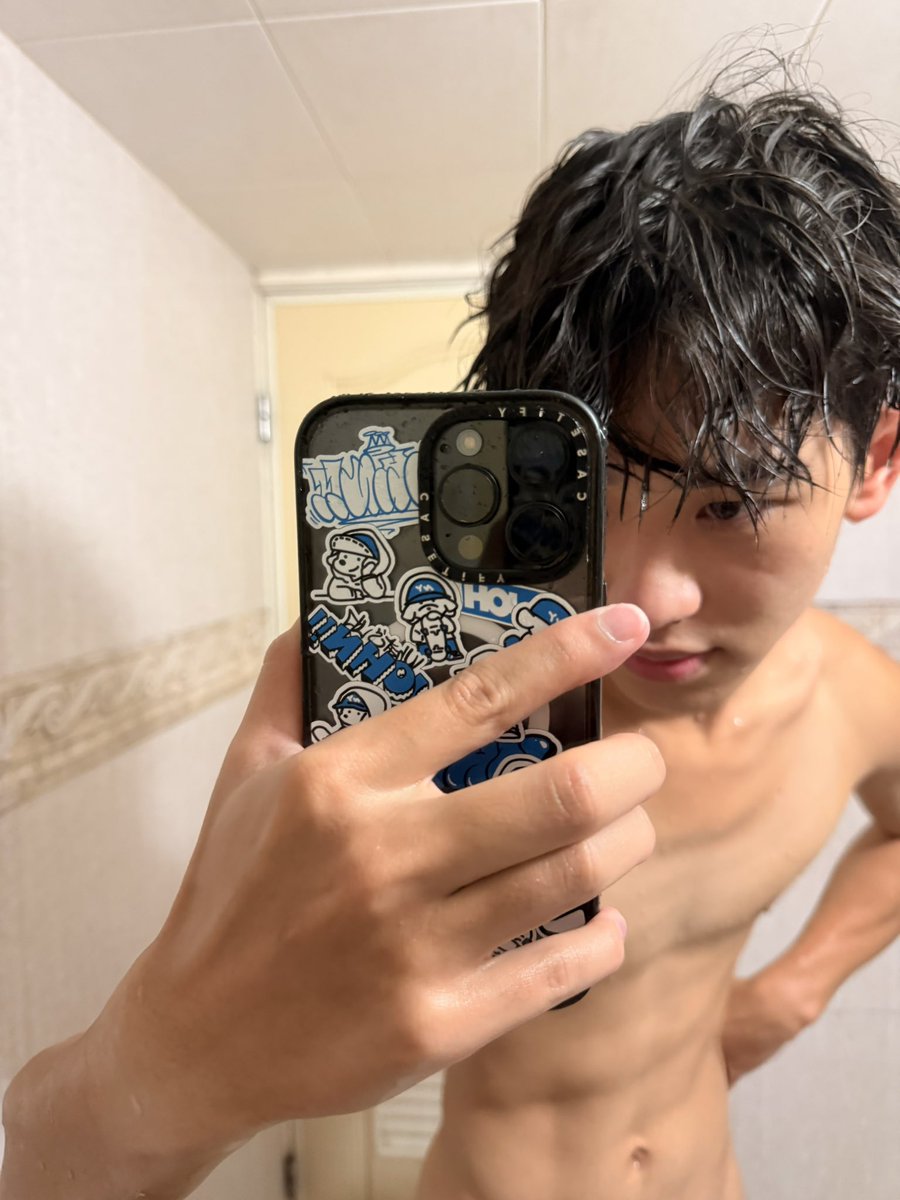 Xing_ren10's tweet photo. 才剛回家就曬很黑🏚️
#男大 https://t.co/LwEJRTWEP5
