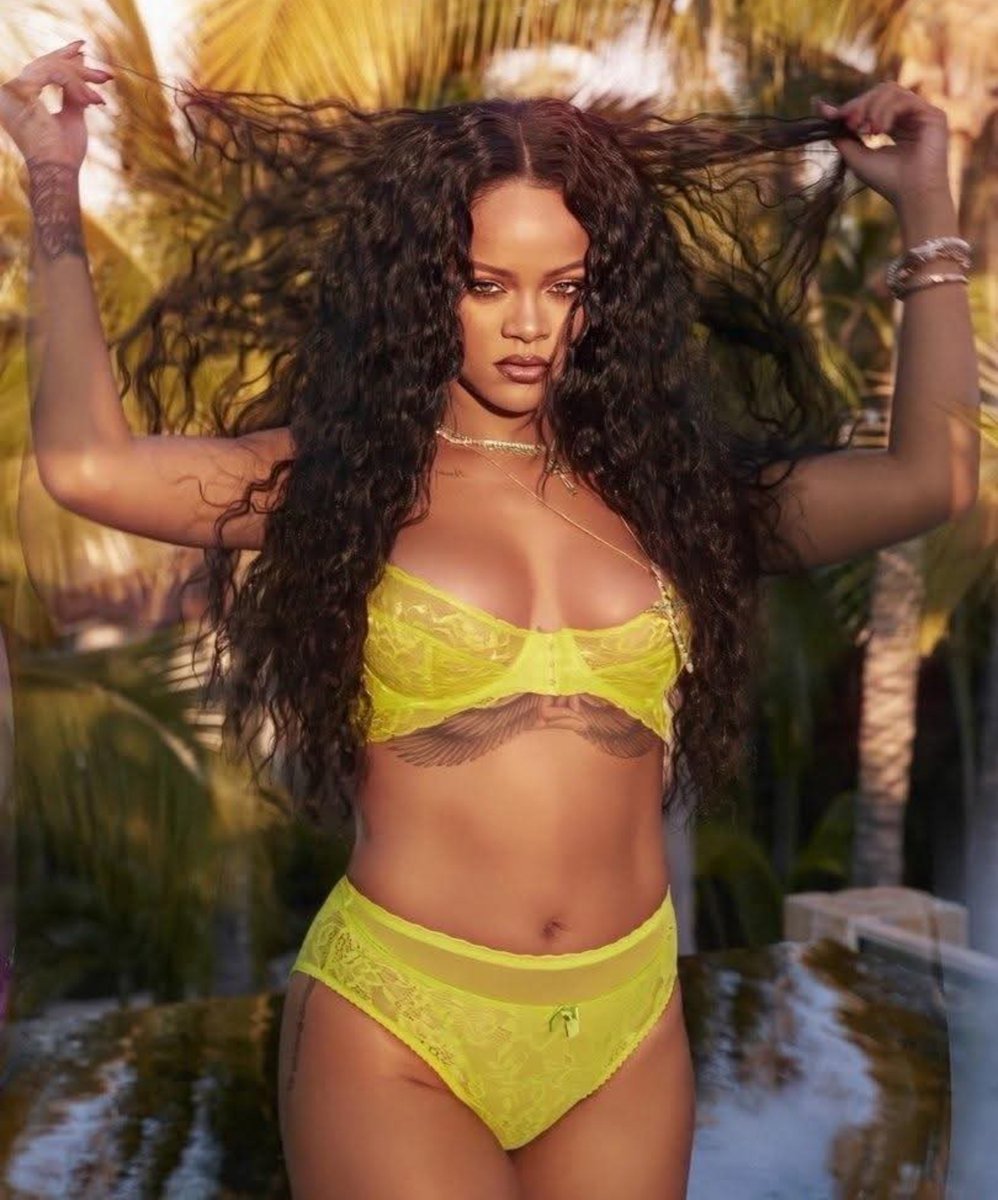 ModelAuraa's tweet photo. Rihanna front: “Damn 🔥”
Rihanna back: “Wait… DAMN AGAIN? 😭🔥” https://t.co/nU6kJ5mz7J