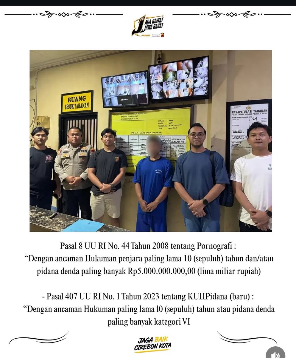 bynn28's tweet photo. polrescirebonkota Satreskrim Polres Cirebon Kota Ungkap Kasus Konten Asusila Sesama Jenis, Dua Tersangka Ditetapkan

Satreskrim Polres Cirebon Kota menetapkan dua pria berinisial R dan A sebagai tersangka dalam kasus dugaan produksi dan penyebaran konten pornografi sesama jenis. Pengungkapan bermula dari informasi masyarakat melalui layanan Polisi 110 dan media sosial mengenai beredarnya video asusila tersebut. Tersangka A diamankan di wilayah Cirebon, sementara tersangka R ditangkap di kawasan Tangerang Selatan. Kasatreskrim Polres Cirebon Kota AKP Dr. M. Fadlillah, S.I.K., M.H. menjelaskan bahwa tersangka R diduga datang ke Cirebon untuk mencari target dengan menawarkan imbalan uang. "Tersangka A membuat video tersebut dengan menerima imbalan sebesar Rp1.800.000 dari tersangka R. Setelah kami kembangkan, tersangka R ini ternyata telah merekam konten serupa dengan sekitar 50 pria berbeda," ujarnya. Keduanya dijerat dengan ketentuan pidana dalam Undang-Undang tentang Pornografi. Polres Cirebon Kota mengimbau masyarakat agar tidak menyebarluaskan konten asusila dan segera melapor jika menemukan konten yang diduga melanggar hukum. Jaga Baik Cirebon Kota.
