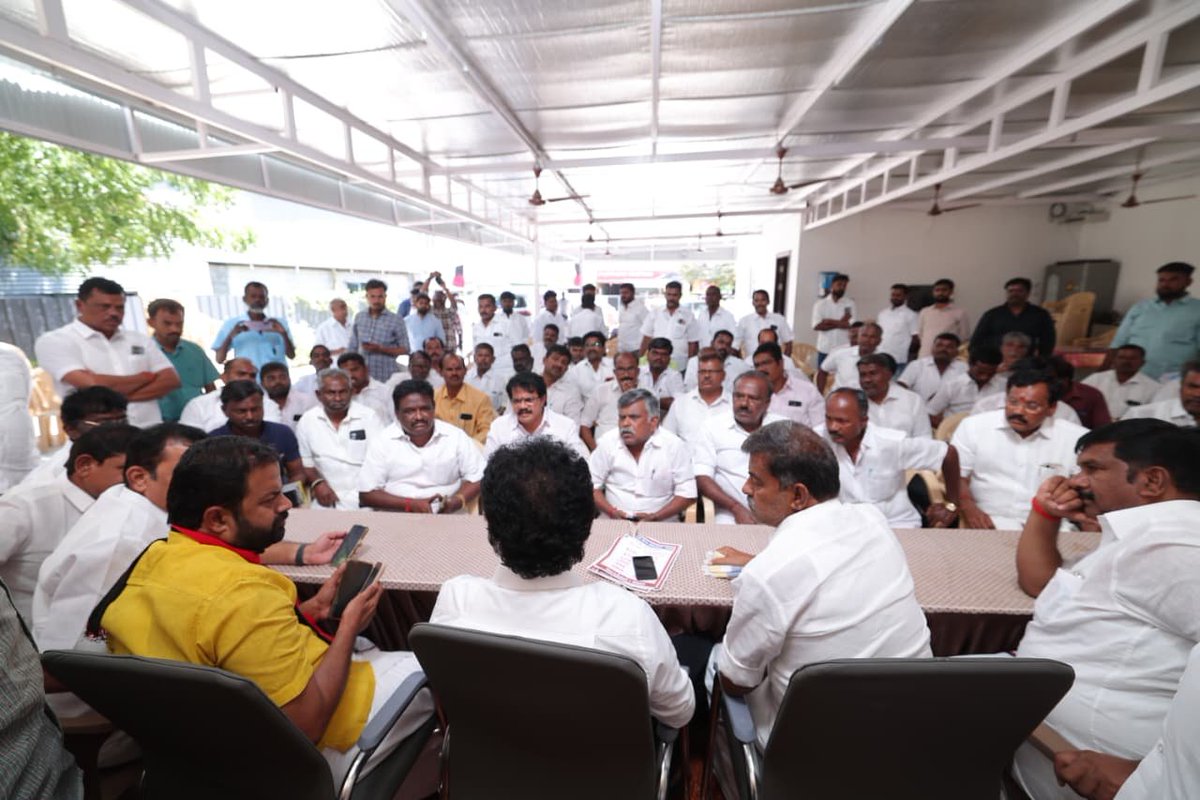 Anbil_Mahesh's tweet photo. தாராபுரம் சட்டமன்றத் தொகுதிக்கான இடைத்தேர்தலில் @arivalayam வேட்பாளர் வழக்கறிஞர் எஸ்.சுகன்யா அவர்களை ஆதரித்து திருச்சி(தெ) மாவட்ட தி.மு.க சார்பிலும் பரப்புரை மேற்கொண்டு வருகிறோம். இதன் தொடர்ச்சியாக அடுத்தகட்ட களப்பணிகள் குறித்து கழக நிர்வாகிகளோடு ஆலோசனை நடத்தினோம்.

#Dharapuram4DMK #VoteForDMK 
#Dharapuram