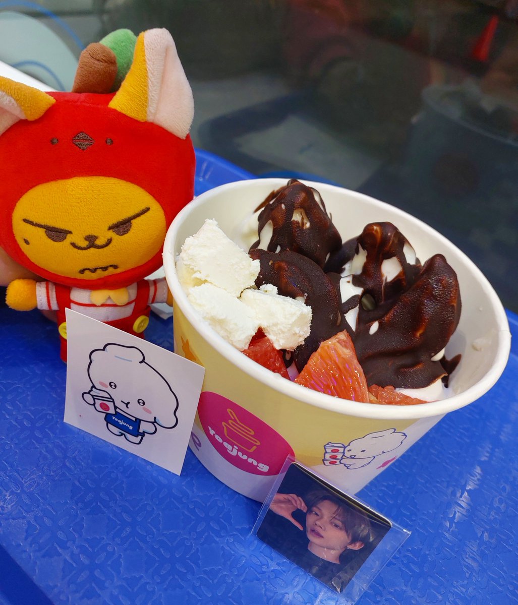i43624's tweet photo. went to yoajung and got yeonjun's pick !! ଘ(੭*ˊᵕˋ)੭* ੈ♡‧₊˚

large na yung size ng serving so medyo justifiable naman yung price (??) i like the toppings yung prob5 ko lang is napakapait ng grapefruit (^_^;) other than that, it's still good naman ദ്ദി ˉ͈̀꒳ˉ͈́ )✧

#MOAjungPH https://t.co/aIVuzOUZ87