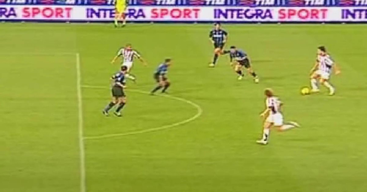 stanis3xs's tweet photo. Una ladrata clamorosa della banda facchetti, quando il buon giacinto telefonava ad arbitri e designatori per scegliersi l'arbitro gradito
Di seguito il gol regolare, annullato per fuorigioco 😆
LURIDI LADRI
#prescritti #facchettileague https://t.co/oDZZVZWksX