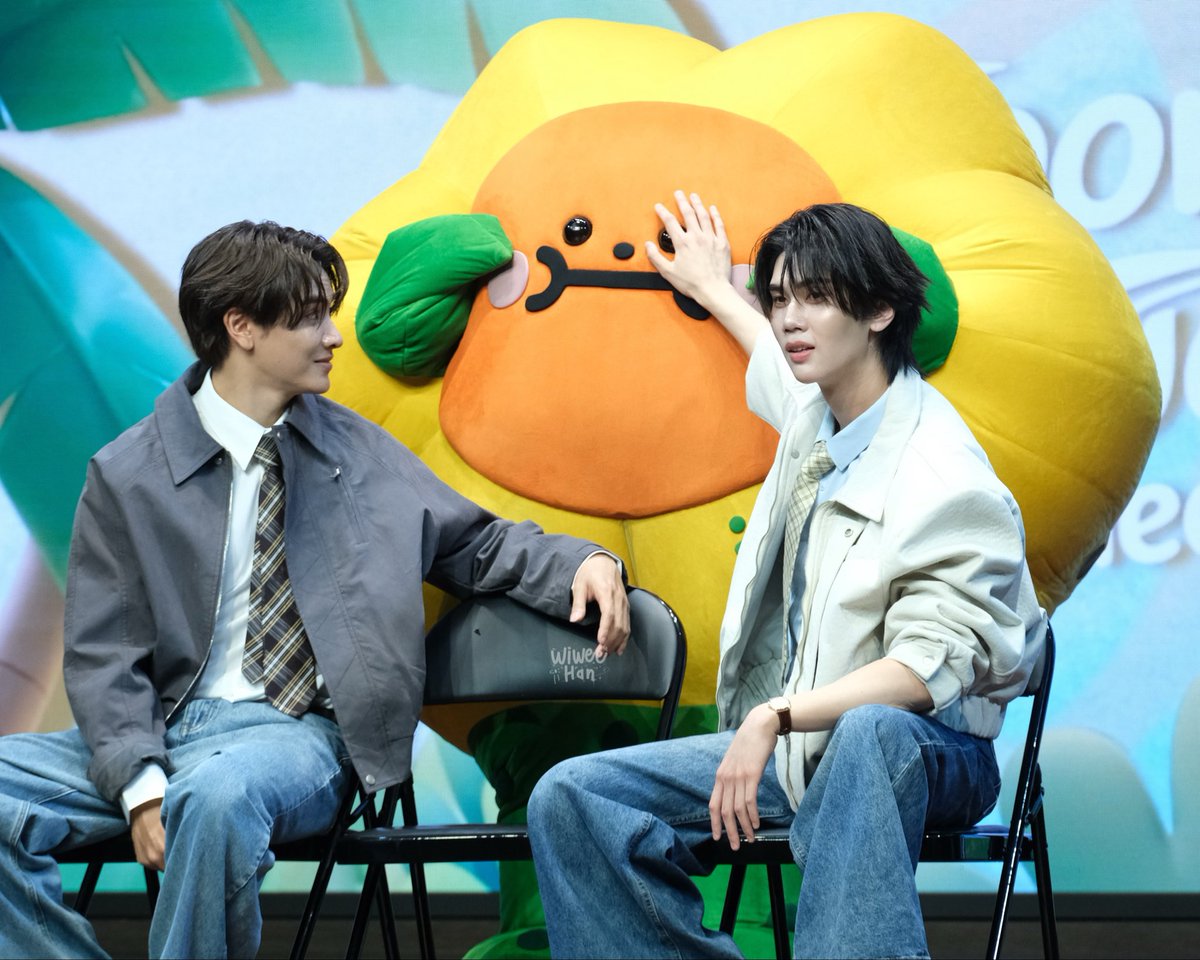 wiweehan1's tweet photo. ครอบครัวใจดี น่ารักทั้งหมดเลย ❤️❤️

JOONGDUNK JAIDEE SEOUL SMILES
#JDJaideeFMinSeoul
#จุงดัง #joongdunk #jaidee https://t.co/1yZ38fcFO2