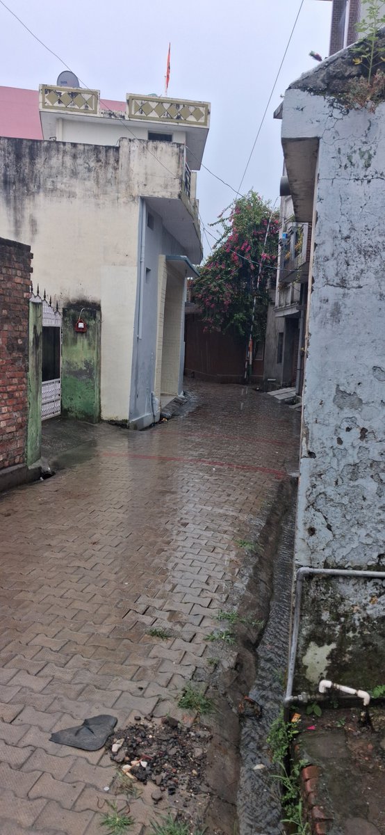 WebdevAnas's tweet photo. Aaj to bhaiya barish ruk hi nahi rahi h https://t.co/XlX3EVt7Ve