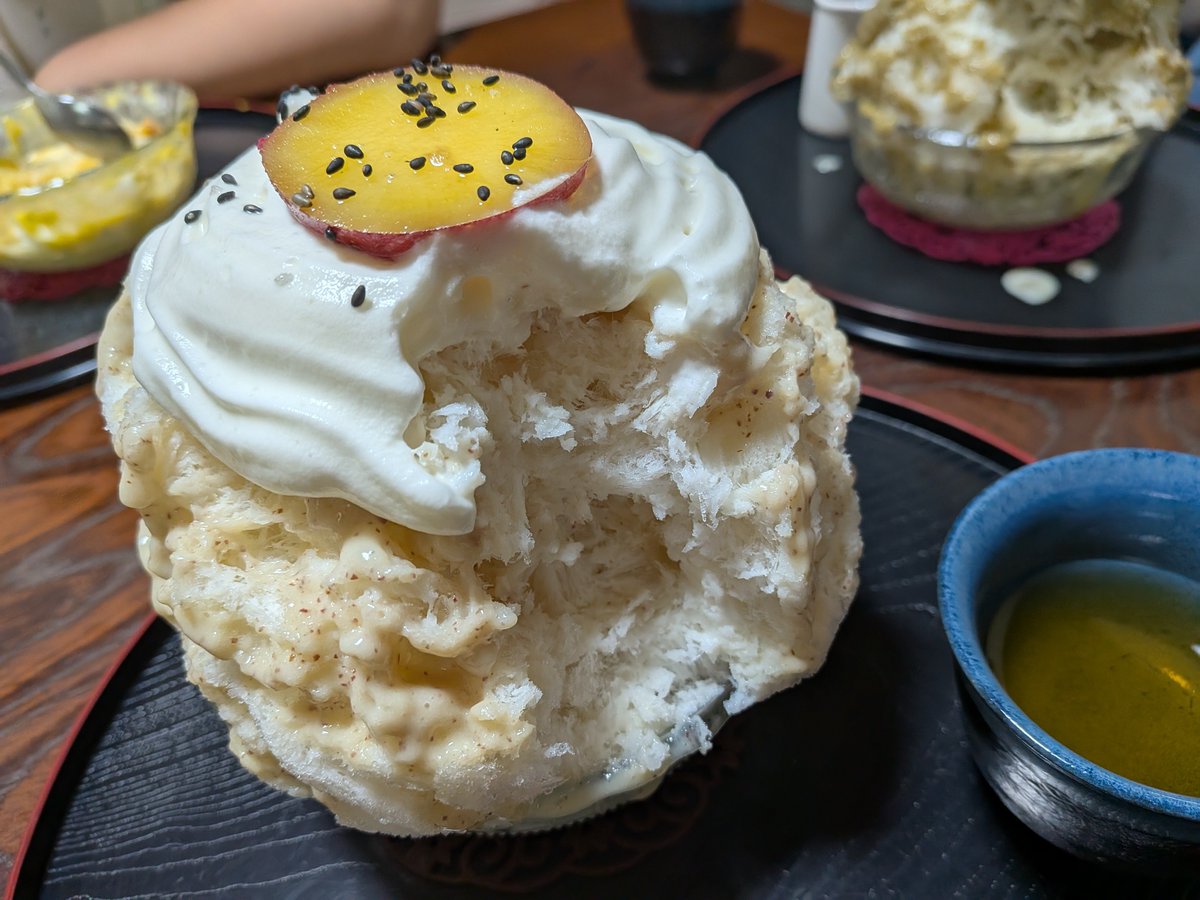 MSKYCASTELT's tweet photo. ガレットとかき氷の予定だったのに
餃子の新味覚に挑戦したり、
豆腐ドーナツ屋で指輪を買ったり、
日本版コストコロピア楽しんだり、
色々と追加されて満足な一日だった https://t.co/3GP1yC0ASk