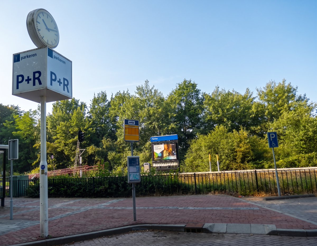 wimbeerden's tweet photo. Station van de dag 
25 september 2026
Het station van Heino oorspronkelijk uit 1881.
Foto´s door mij genomen op 20 augustus 2015 en aangevuld meteen foto uit 1900 verbeterd met AI. https://t.co/YuusTSgiMm