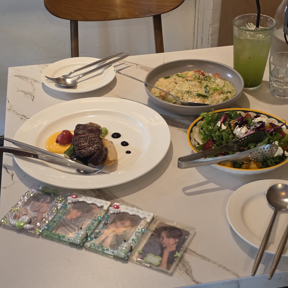 dearchun531's tweet photo. 아침부터 짜장면먹겠다고 서촌갔는데 짜장면 빼고 다먹은 하루 🫠
@young_j05 https://t.co/c8PKFMIp9q
