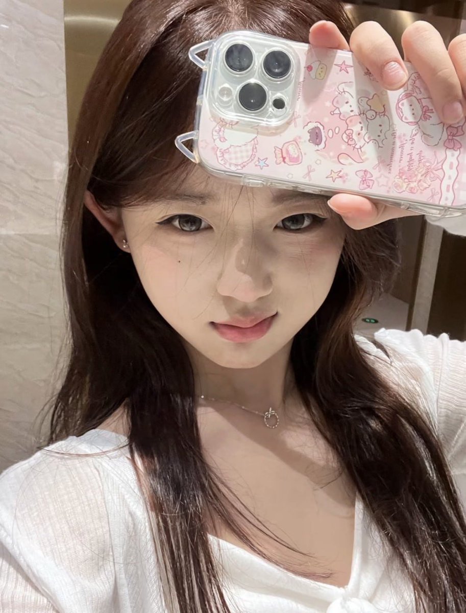 IrieEyezz808's tweet photo. 这个点了，还要真人在吗

我想发福照，直接发有人看吗 https://t.co/N7EChOMQYR