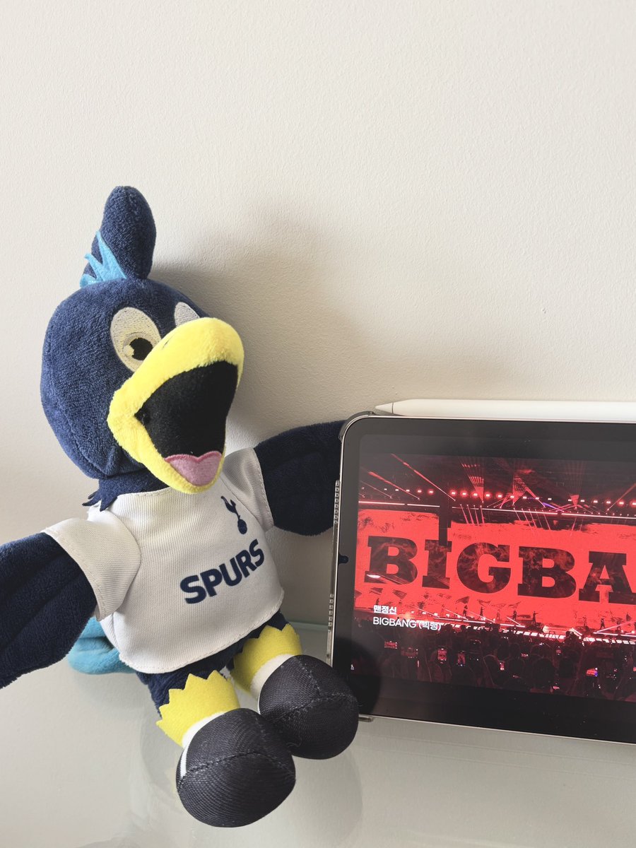 Spurs_KR's tweet photo. 철피 지금 빅뱅 콘서트 셋리스트 들으며
런던콘 준비해야 된다고 바쁘다네요,,

#SpursKR #토트넘
#BIGBANG #빅뱅 #지드래곤 #태양 #대성 #COSMOS_WORLD_TOUR_IN_LONDON https://t.co/rAbao00Vms