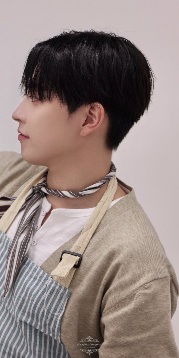 emphasizingthat's tweet photo. 260918 SOUNDWAVE Cafe☕️

부끄러워서 그러는 거잖아요…ㅎㅎ

#HONGJOONG #홍중 #SEONGHWA #성화 https://t.co/BPBoevjPZF