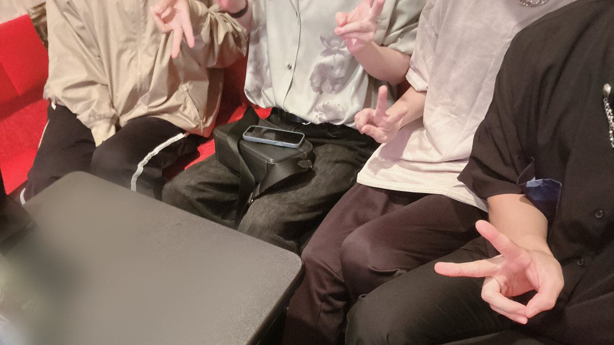 shiki_49's tweet photo. カラオケ配信楽しすぎた〜〜〜〜〜〜

ほぼ初対面なのに音楽通して一瞬で仲良��なれたの良すぎる
やっぱ音楽ってすげえ

明日の続報を待て！！！！！！ https://t.co/JIg32DAXQj