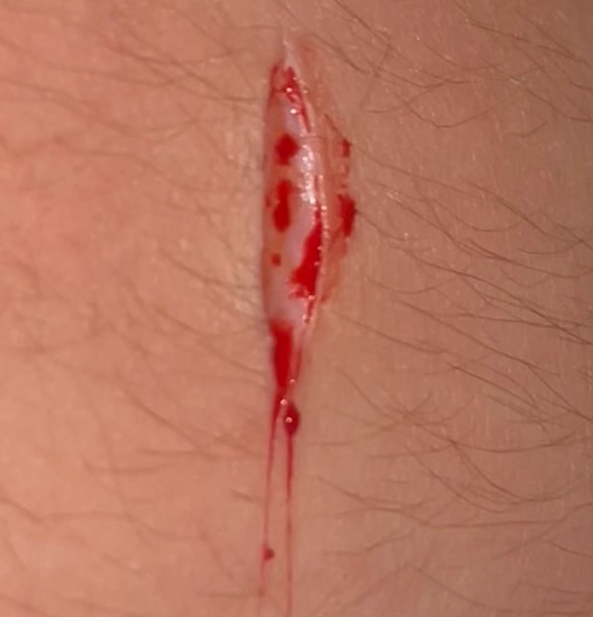 pvcswife's tweet photo. reupload of my fake sfx makeup, practicing makeup for da spooky season #shtwt #sharm #shed https://t.co/Ok8v7dKnby