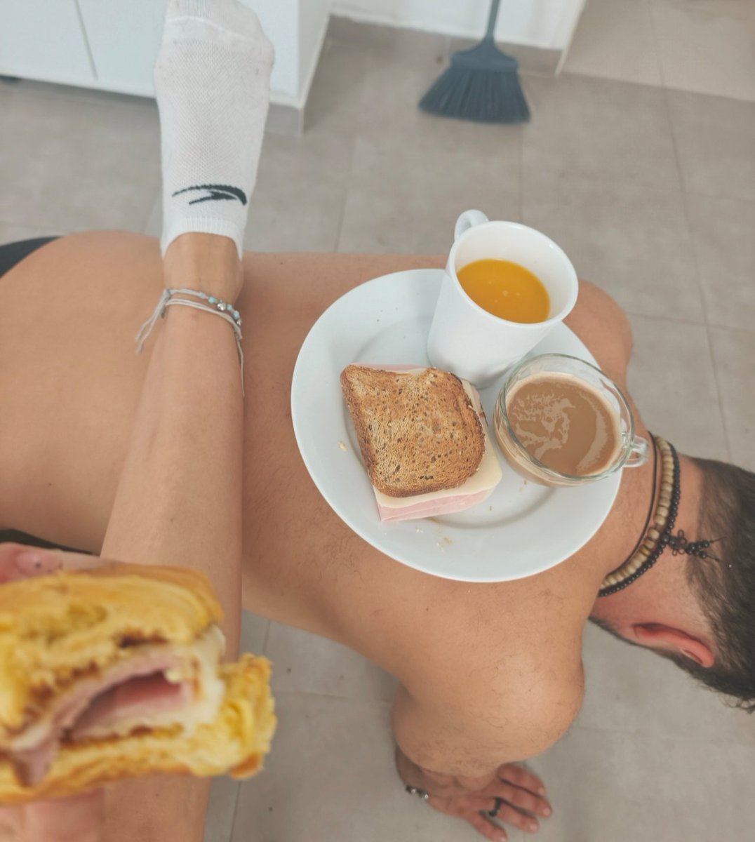 Dominainfernum's tweet photo. Nueva forma de desayunar desbloqueada.Cada día me siento más diosa… https://t.co/skbLz38uJ1