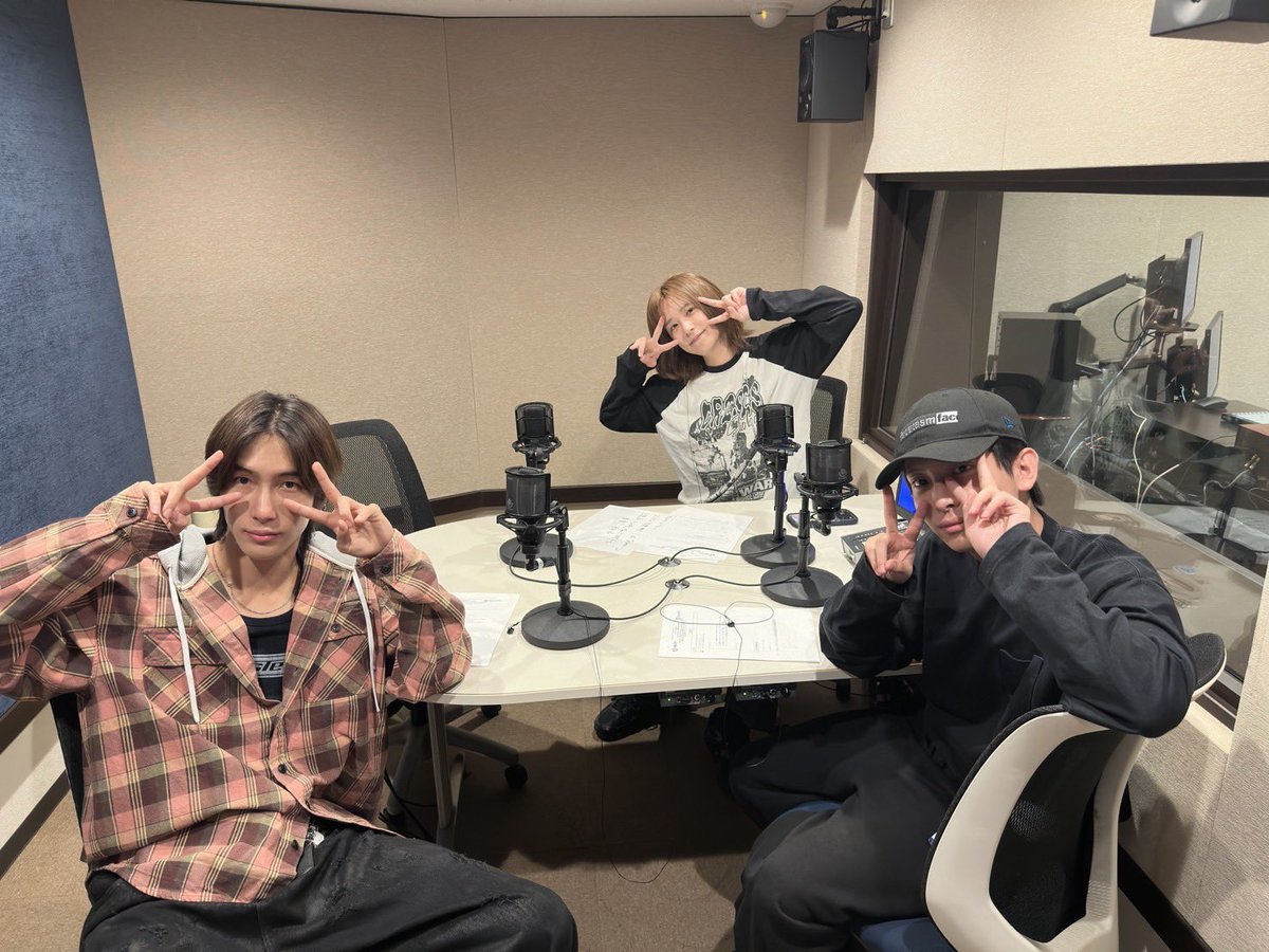 UNiFY0601's tweet photo. ＼毎週土曜23:00配信❣️／

『UNiFYのゆにーくらじお』 📻🌛

放送は #Spotify (ポッドキャスト)にて‼️
🔗https://t.co/1m6kDXzfBB

お楽しみに✨✨✨

応援・質問メッセージはこちら
🧡💌unify.podcast.uniuni@gmail.com

#ゆにゆに 
#UNiFY #uu https://t.co/MOWDb3aISC