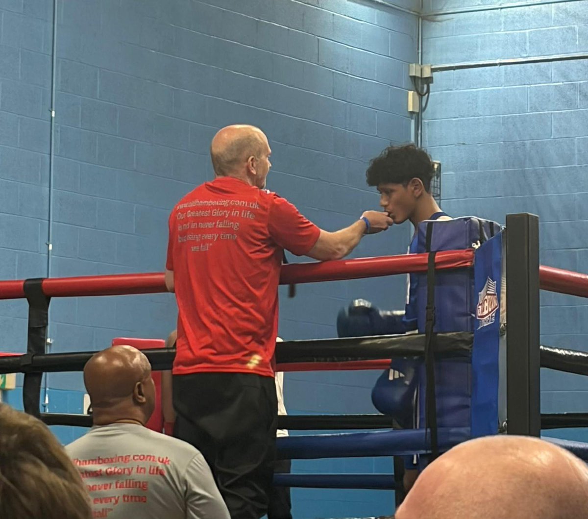 oldhamboxing's tweet photo. We head into this weekend with two of our boxers, Saul and Connor, competing in the North West Finals on Saturday. It’s time for Saul and Connor to step through those ropes and give it everything they’ve got. Good luck!
#OldhamBoxing #GMBDH https://t.co/RUYBOXPei8