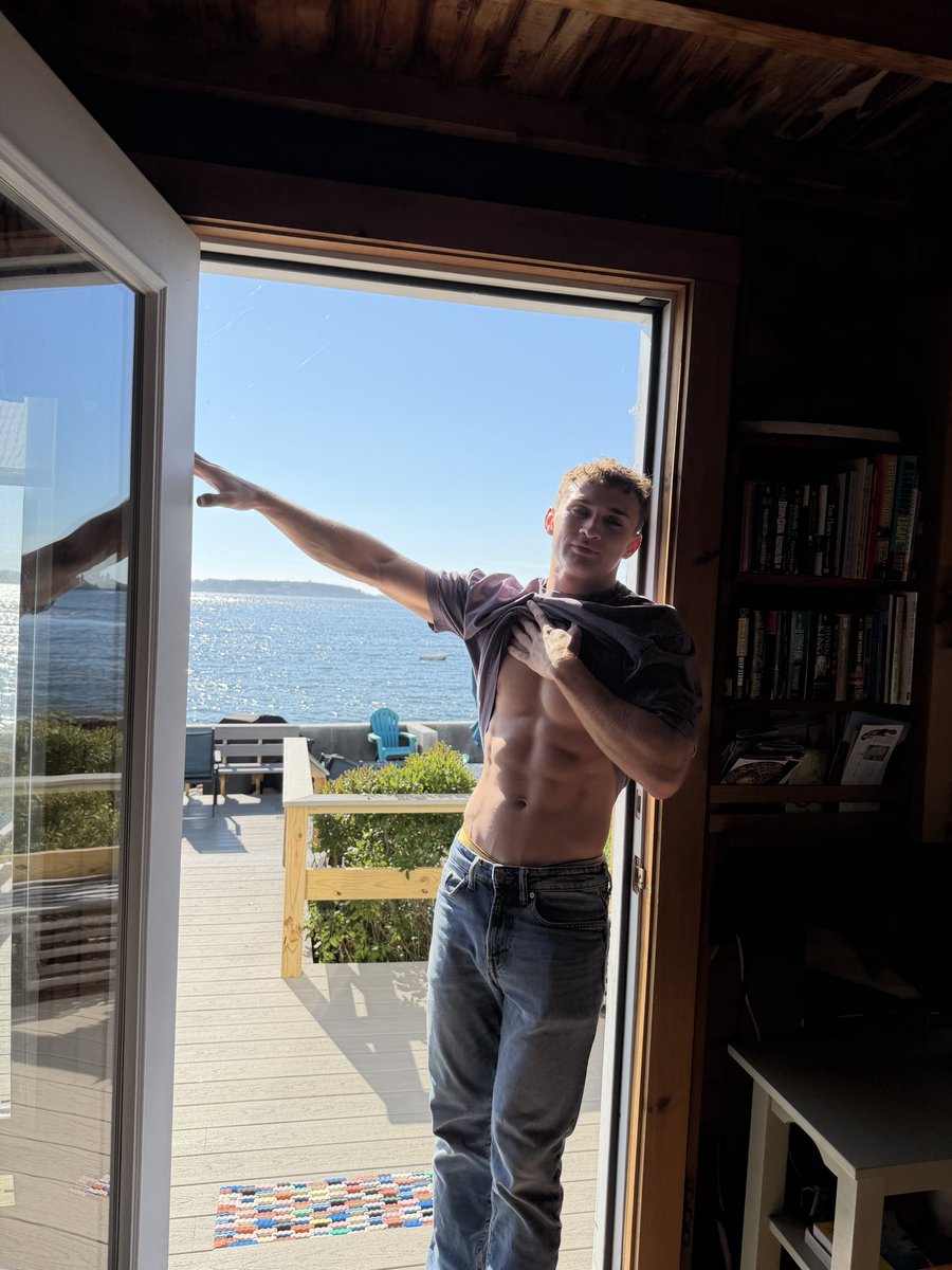 _Leolust's tweet photo. Would you let me come inside? 😉 https://t.co/OG3S0mPZNN