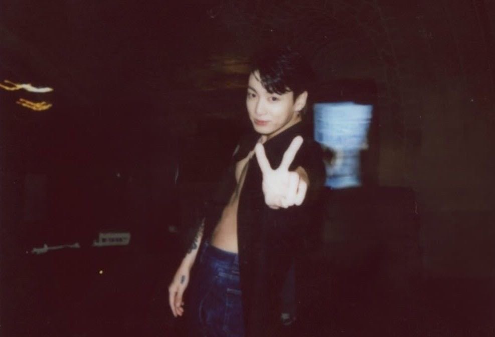 angeltaehv's tweet photo. จองกุก film เป็นอะไรที่วัสดุแฟนหนุ่มมากใส่เสื้อลุคง่ายๆ ยังหล่อรักพ่อนะ https://t.co/rdF5Mb3w88