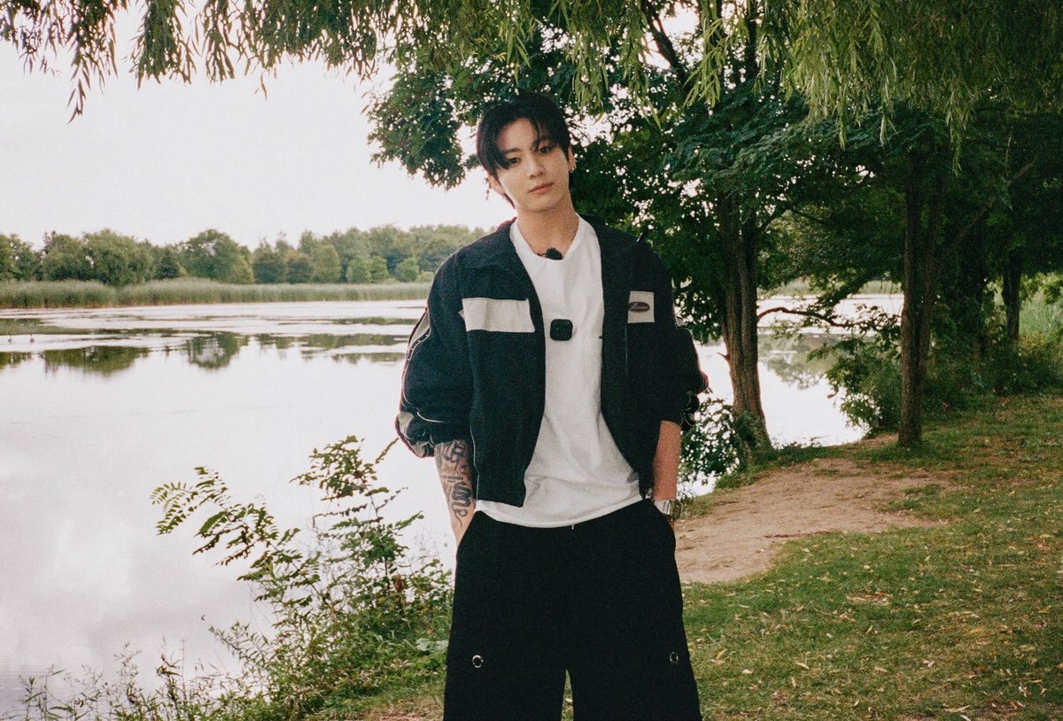 angeltaehv's tweet photo. จองกุก film เป็นอะไรที่วัสดุแฟนหนุ่มมากใส่เสื้อลุคง่ายๆ ยังหล่อรักพ่อนะ https://t.co/rdF5Mb3w88