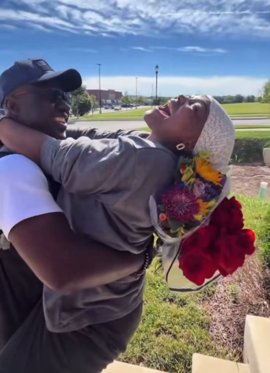 OyoNews1's tweet photo. Mercy Aigbe's husband, Alhaji Adeoti flew to Canada just to give her a bouquet of flowers. See love oh! https://t.co/QhFtocphcd