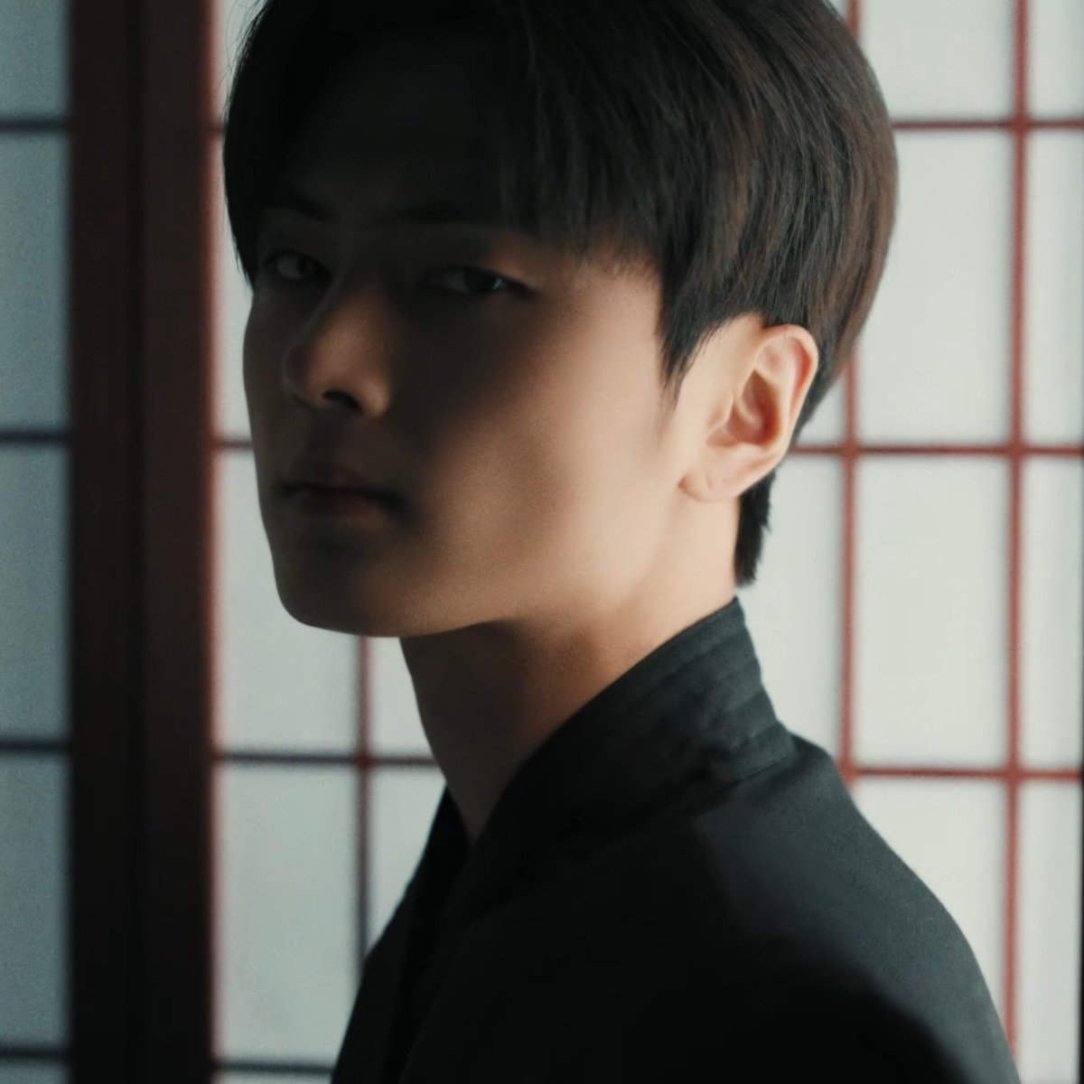 skrr_9382's tweet photo. 아..존나무릎꿇게됨... https://t.co/uDMdw5p31u