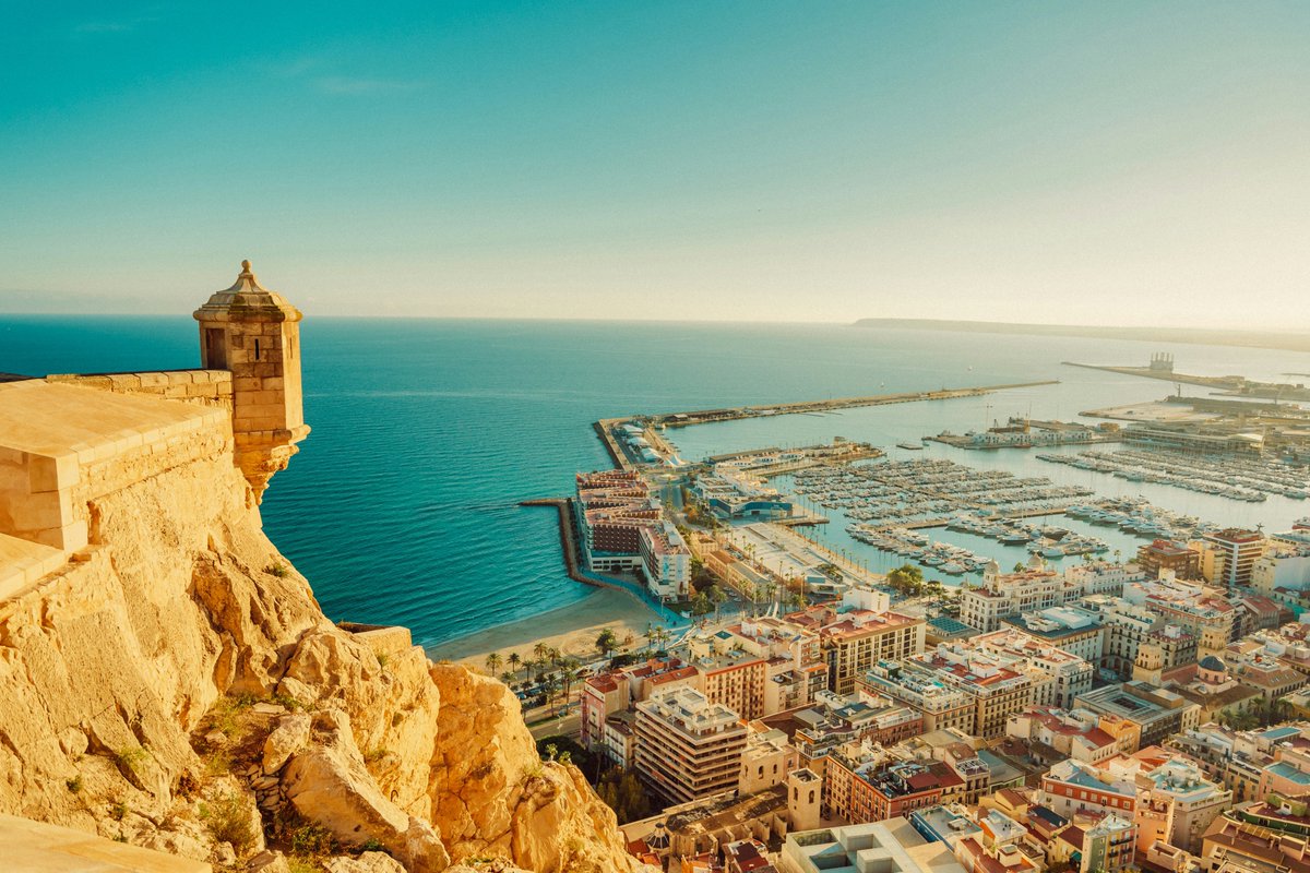 VeroSinmapa's tweet photo. 📍 ¿Vas a #Alicante por primera vez? Te confieso que ¡yo volvería mañana mismo!

😎 He estado 4 veces y he preparado una guía con mis sitios y planes imprescindibles para disfrutar al máximo de la ciudad -y alrededores-.

💁🏻‍♀️ Te la comparto aquí: https://t.co/xZSPW1rImr https://t.co/bZuAmpfN4e