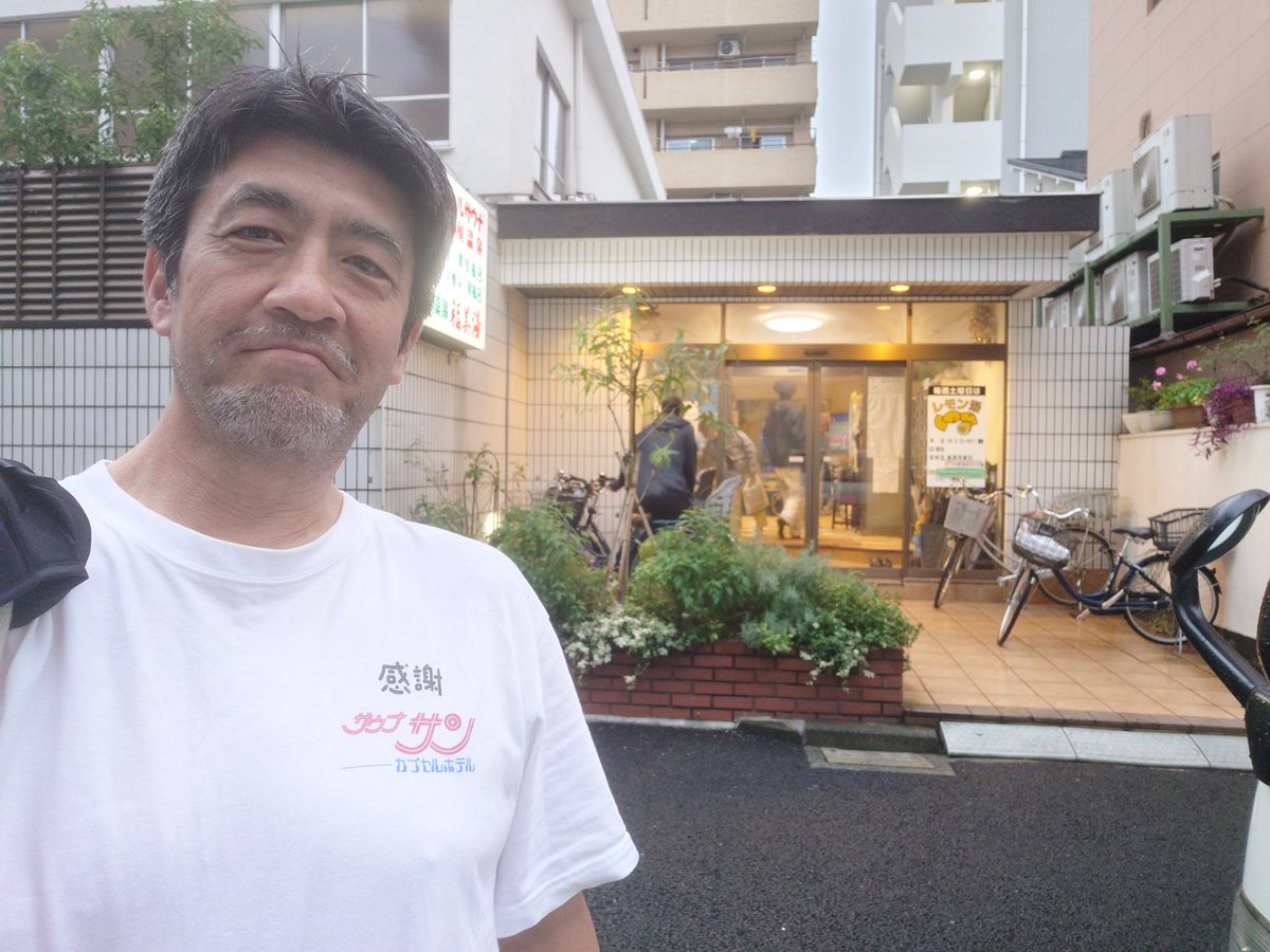 aki_saunner's tweet photo. ありがとう  #福美湯
最初で最後のレモン湯、頂きました
明日で終わりです
生憎の雨ですが、さすがに混んでました
サ室は常に５〜６人並んでる
帰りに脱衣所の外を見ると、入場待ちの人たちが
#サウナイキタイ 
#銭湯サウナ https://t.co/GQ7ZYW63Ju