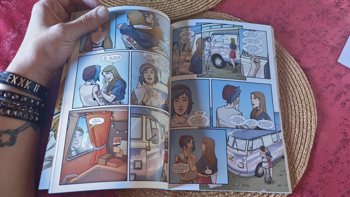 auf_Exi's tweet photo. Well, Life is Strange -Fäden-. Ich muss echt sagen das die Story was ganz besonderes ist. Schade das lle Teile nach (Before The Storm) immer schlechter wurden und nicht annähernd die Qualität dieses Buchs haben. Schade. Als wäre es verworrenes Material aus dem Spiel, so wirkt das https://t.co/ax44tkCb9P