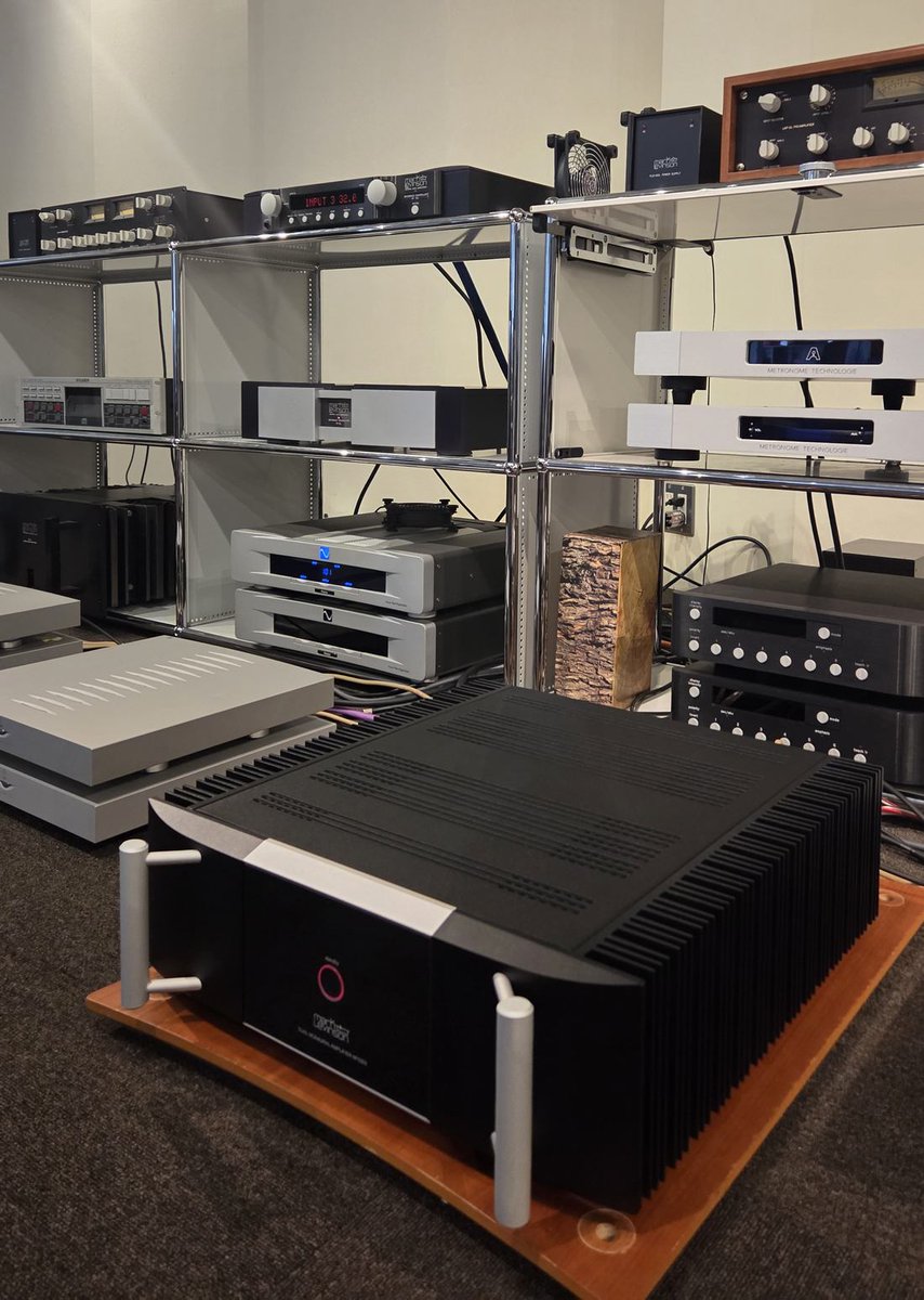 InfoDripper's tweet photo. Mark Levinson No.32LやNo.5302他が入荷予定です♪
32Lオーバーホール整備後にご納品予定となります。

サウンドステージの安定感良きです♪ https://t.co/XYmicLfe1F
