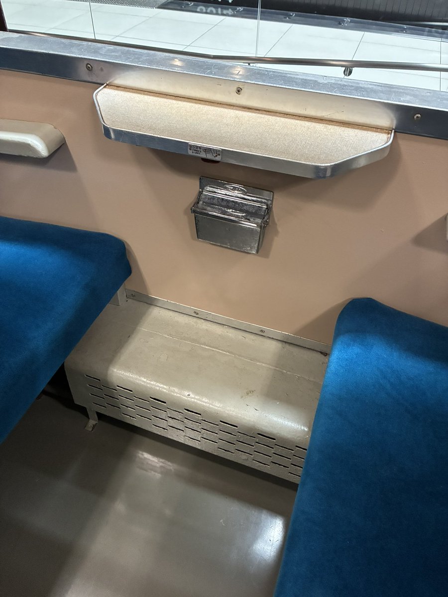 pepako0904's tweet photo. @andrepachimaga 今考えると危ないですよね🤣
展示の中には、座席の所に灰皿？みたいなんついててなんだか時代を感じました🤣昔はどこでも吸えましたもんねー🚬 https://t.co/zieP1LFSOS