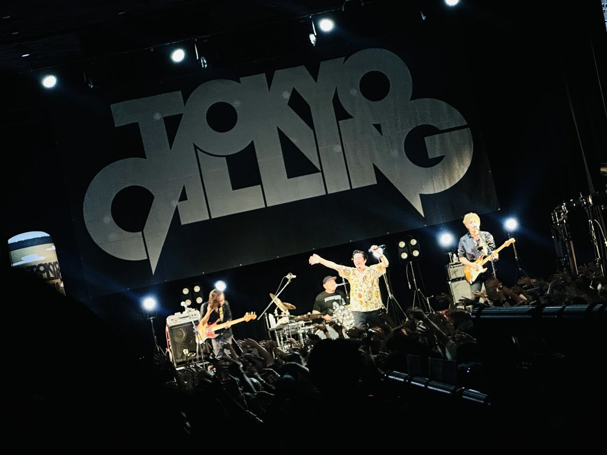 dohatsuten_crew's tweet photo. 怒髪天、初TOKYO CALLING！
たくさんの方々にお集まりいただき、楽しい時間をありがとうございました🙏✨
お客様、関係者の皆様、全員サイコーでした🙌またどこかで元気にお会いできるのを楽しみにしております👍
そして、本日のサポートベースはBAZRAからケン・ザ・スリム！！
#トーキョーコーリング #TOKYOCALLING