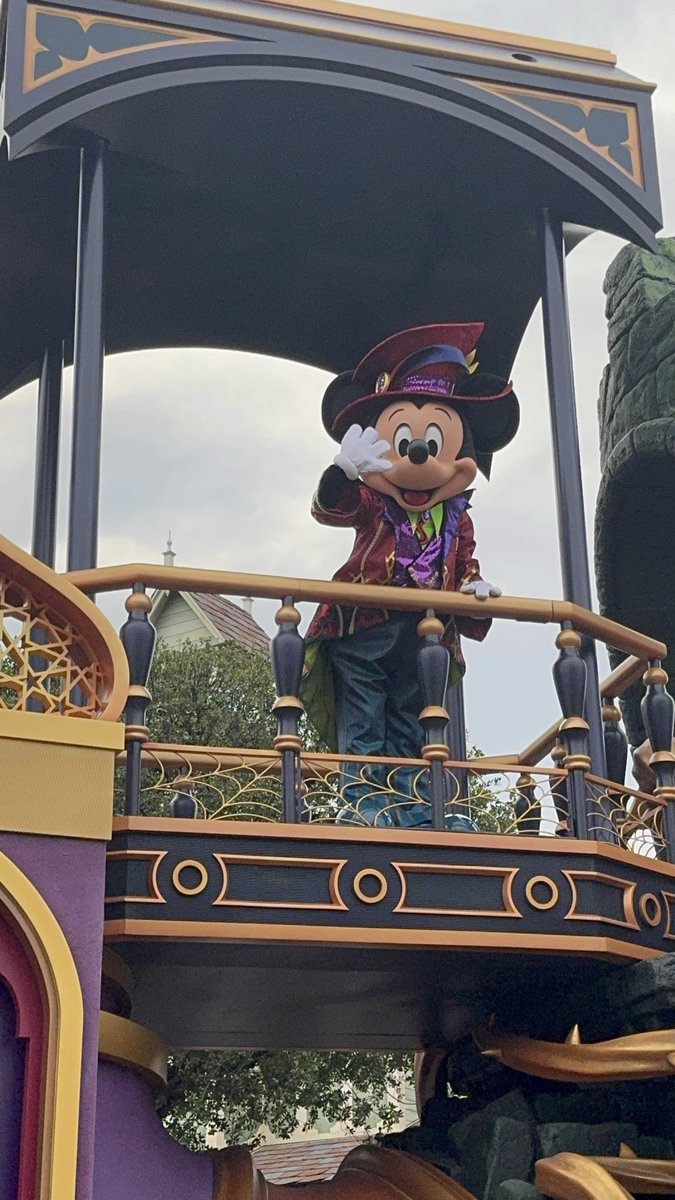 tonsukedam's tweet photo. ディズニー3日目はランドでハロウィーン👻🦊🐰🐭🐶🦝🎃
#ディズニーハロウィン https://t.co/vycTwJEj7V