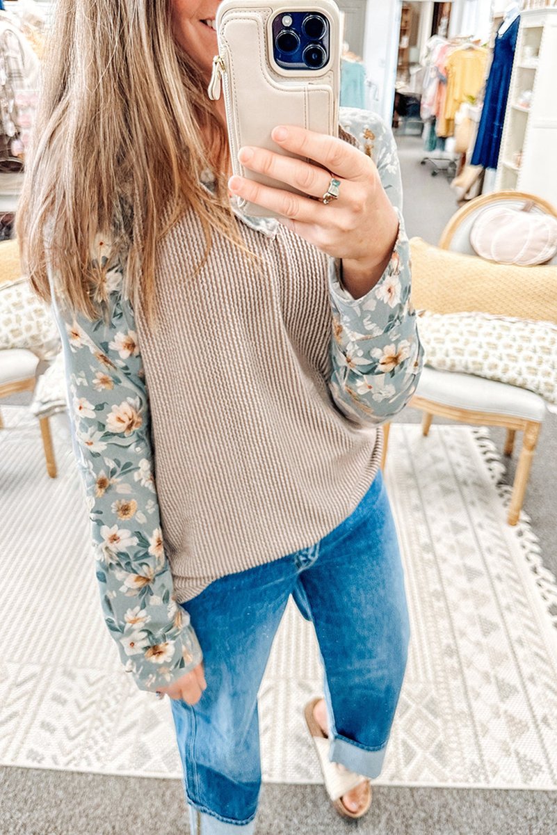 BoutiqueKalea's tweet photo. KaleaBoutique Stylish Ribbed Floral Contrast Patchwork Long Sleeve Top #floral #TopsAndTees
$13.95
➤ https://t.co/zp0QK7nfS5