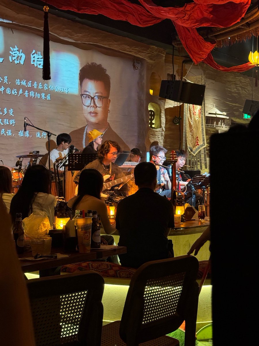 nhuroy752401's tweet photo. Just had the best late-night snack with my best friend  Life’s small sweet hits hit way harder than big ones today, making my whole mood feel so light and warm. https://t.co/uUoOsFFaUp