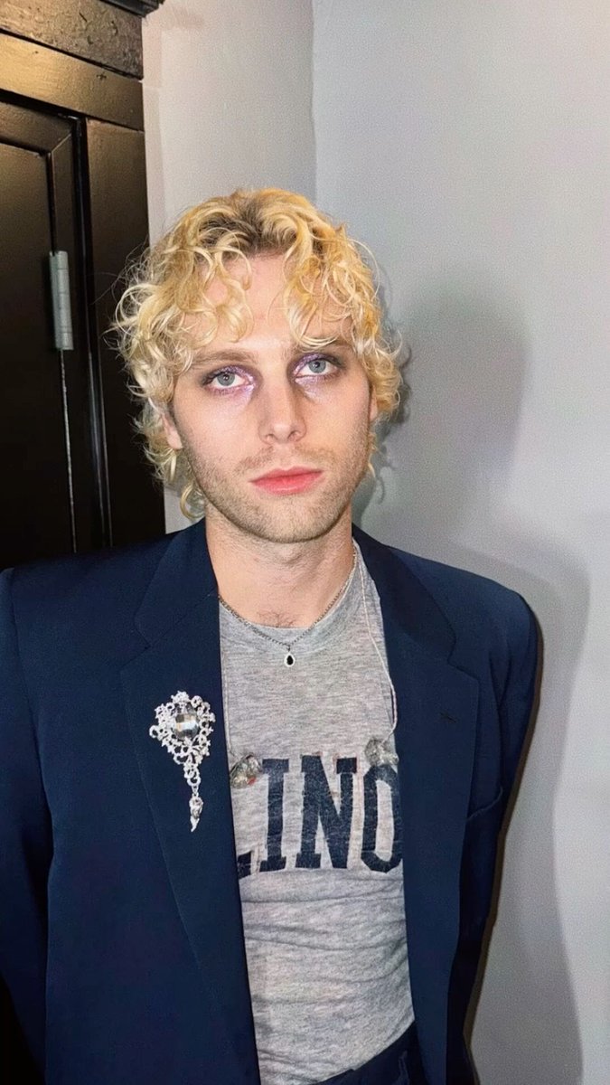 woremyheartout's tweet photo. “it takes a lot of masculinity to be feminine” https://t.co/r8cVyB732k