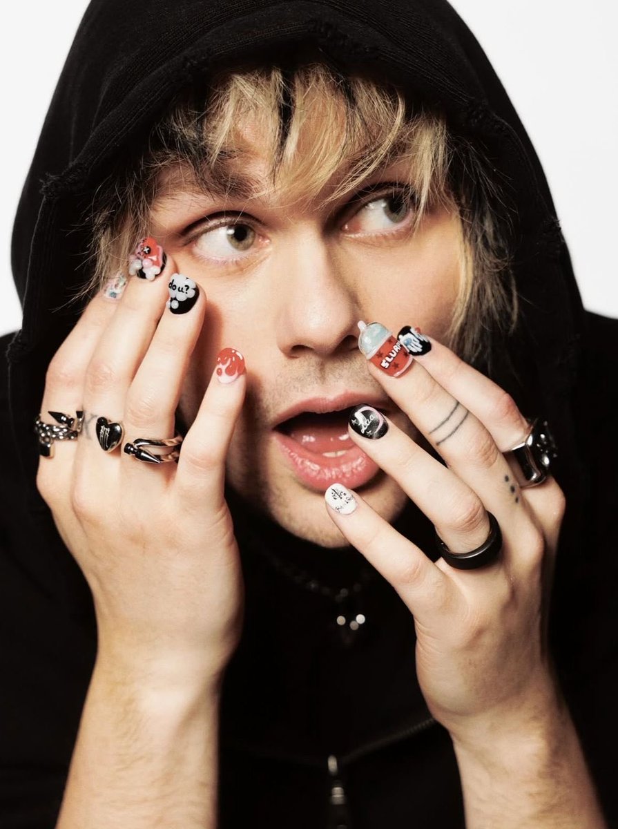 woremyheartout's tweet photo. “it takes a lot of masculinity to be feminine” https://t.co/r8cVyB732k