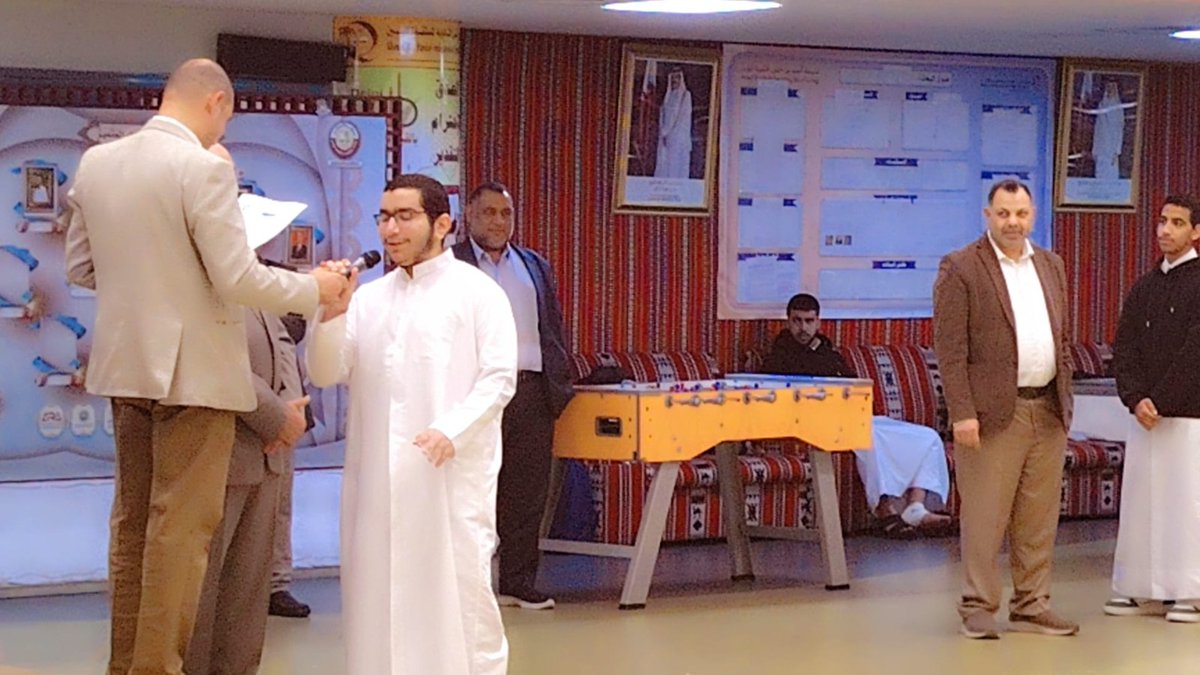 abhschool's tweet photo. فعلت مدرسة أحمد بن حنبل الثانوية – قسم البرامج والأنشطة وقسم الفيزياء  اليوم العالمي للسلام ببرامج إذاعية وتوعوية شارك فيها الطلبة بهدف ترسيخ قيم التسامح والتعايش ونشر ثقافة السلام في المجتمع المدرسي. https://t.co/w8J1VIby9g